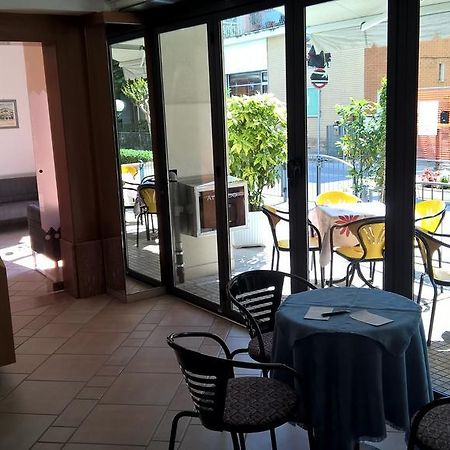 רימיני Hotel Villa Domiziana מראה חיצוני תמונה