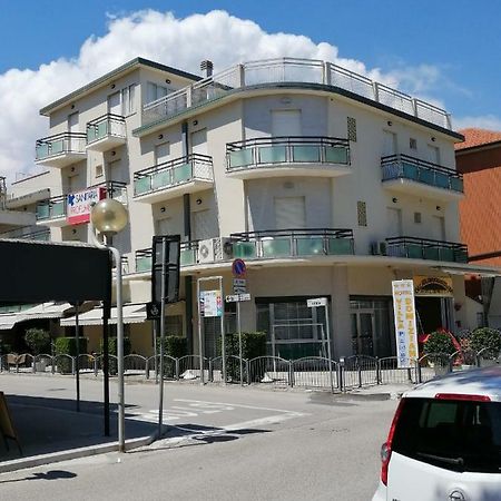 רימיני Hotel Villa Domiziana מראה חיצוני תמונה