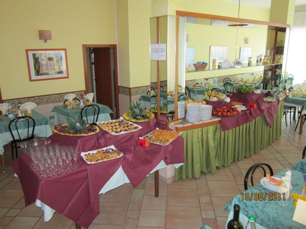 רימיני Hotel Villa Domiziana מראה חיצוני תמונה