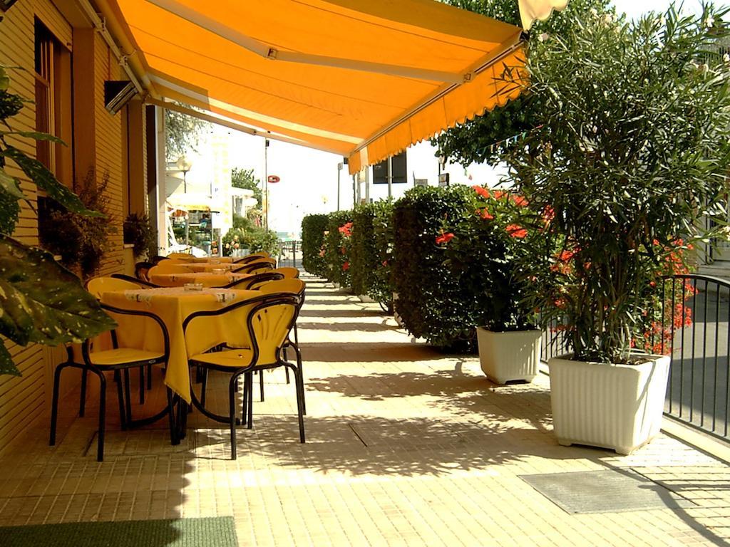 רימיני Hotel Villa Domiziana מראה חיצוני תמונה