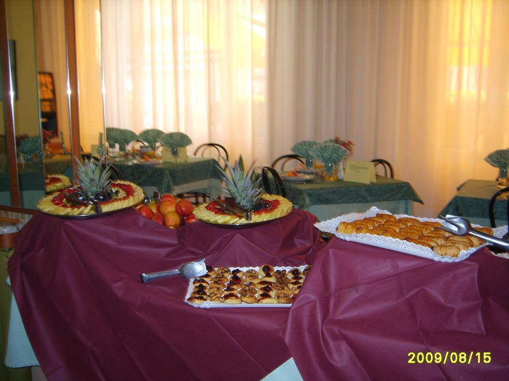 רימיני Hotel Villa Domiziana מראה חיצוני תמונה