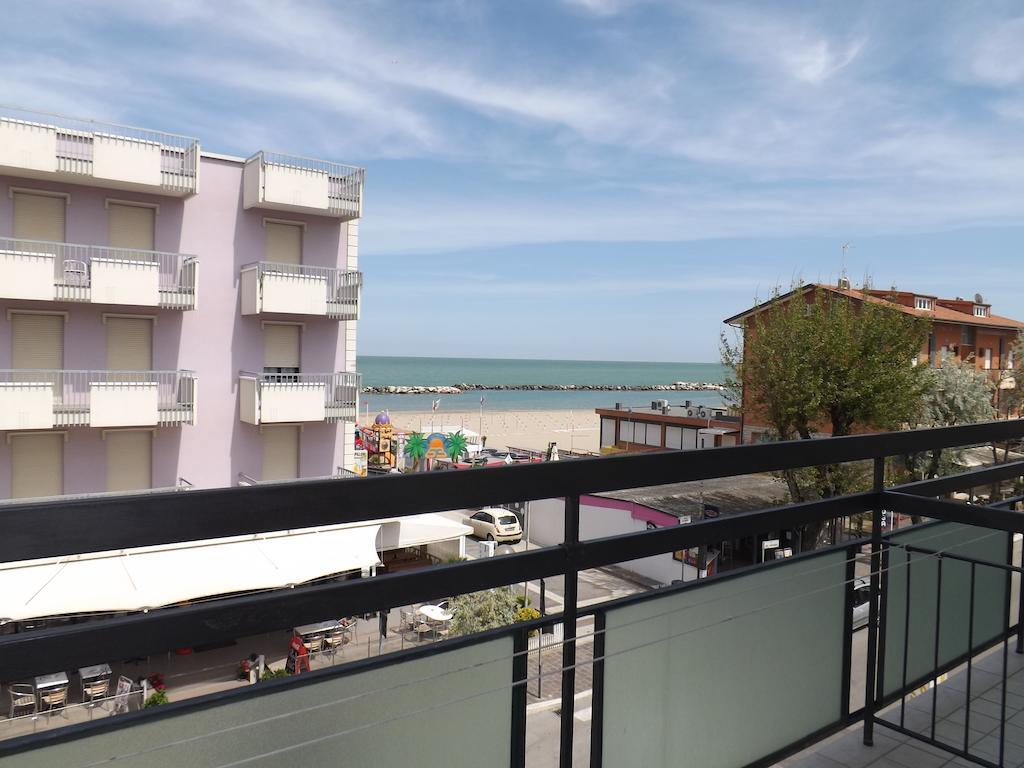 רימיני Hotel Villa Domiziana מראה חיצוני תמונה