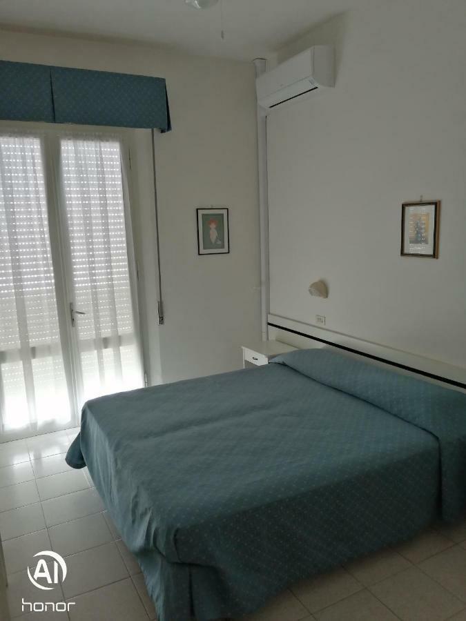 רימיני Hotel Villa Domiziana מראה חיצוני תמונה